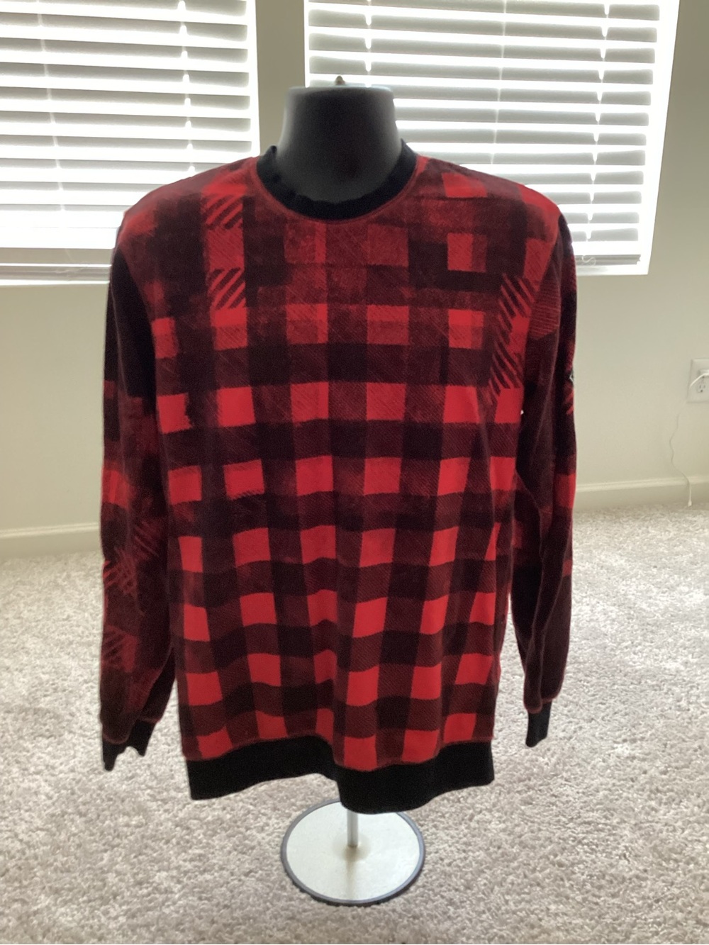 Lrg Men's Red and Black Plaid Crewneck Sweater